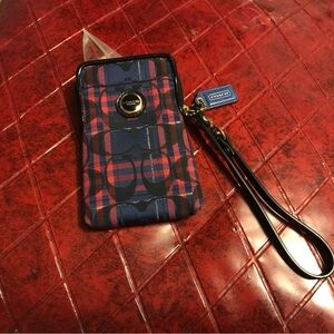 - Coach multi-use fabric cigarette/Card Holder Wristlet